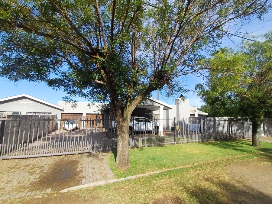 6 Bedroom Property for Sale in Wesselsbron Free State